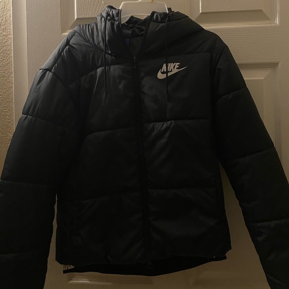 Nike jacket - Picture 1 of 2
